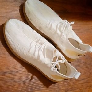 White Sneakers size 9 Pony
